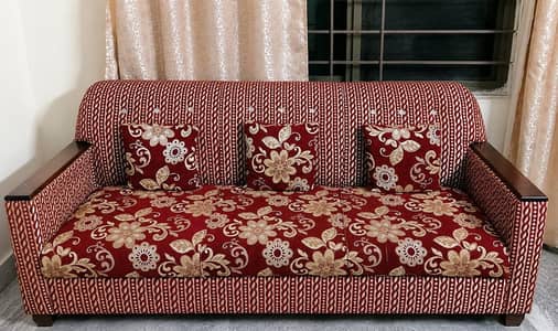 Beautiful Sofa Set for Sale – Good Condition
