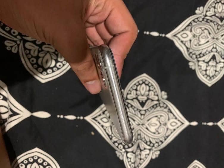 Apple iPhone 11 Pro Max 2