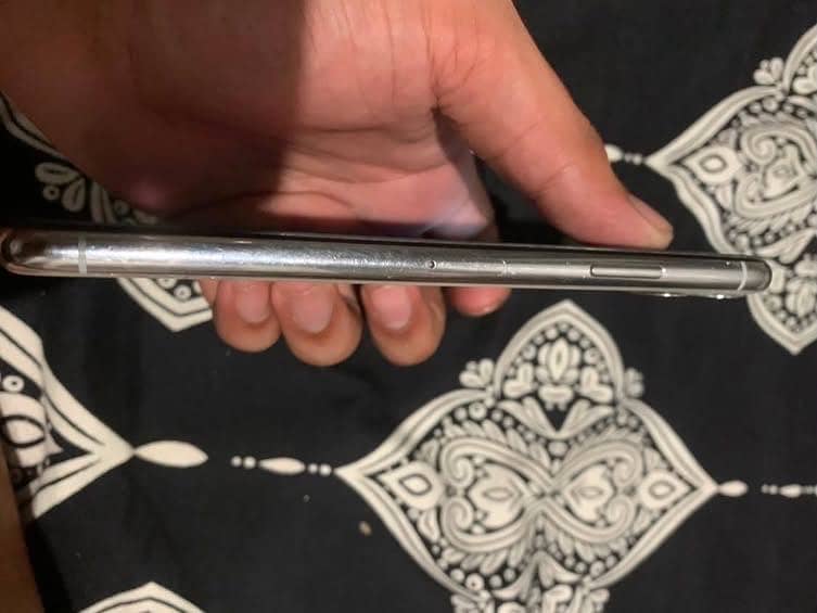 Apple iPhone 11 Pro Max 7