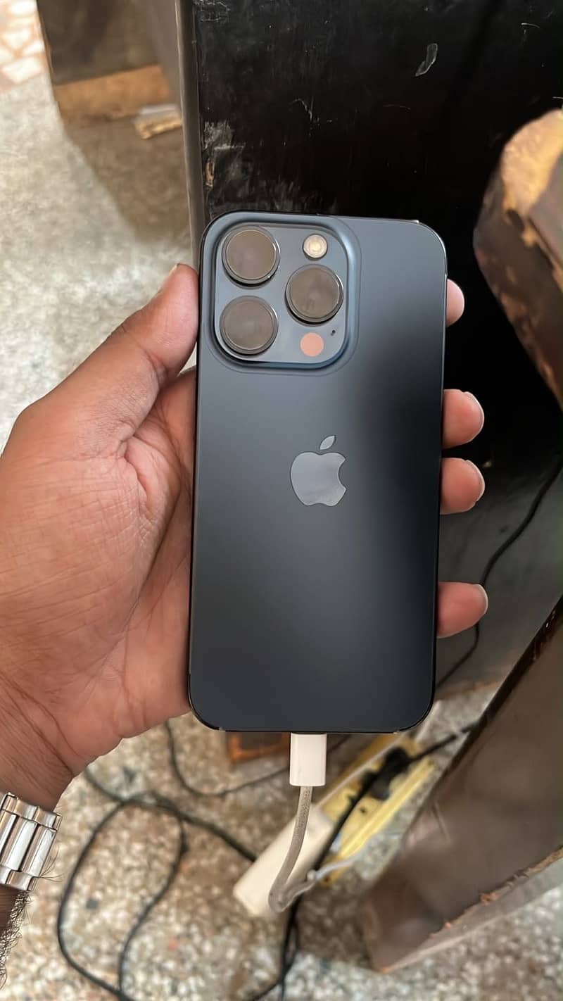 Apple iPhone 15 Pro 0