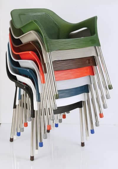 PLASTIC CHAIRS AVAIABLE AT WHOLE SALE PRICES.