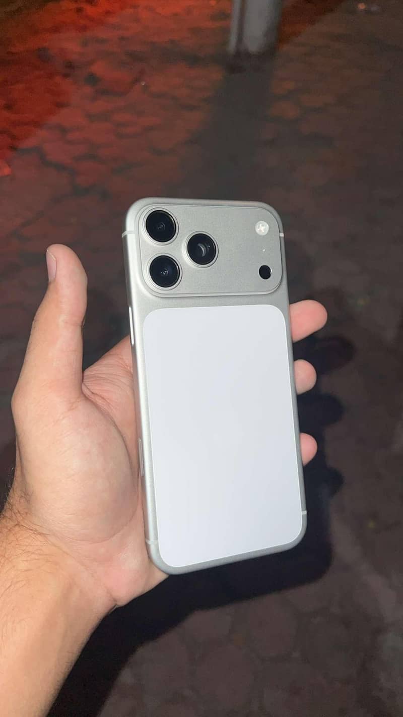 Apple iPhone 17 Pro Max 6