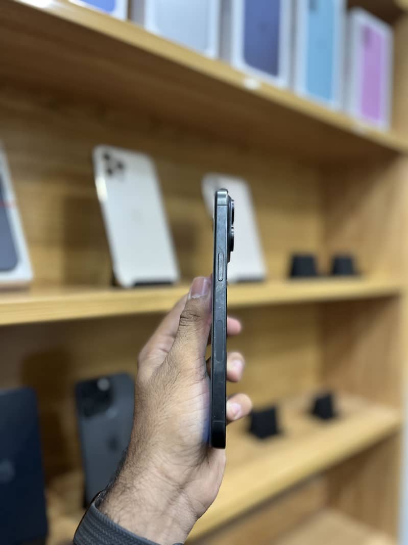Apple iPhone 15 Pro Max 2