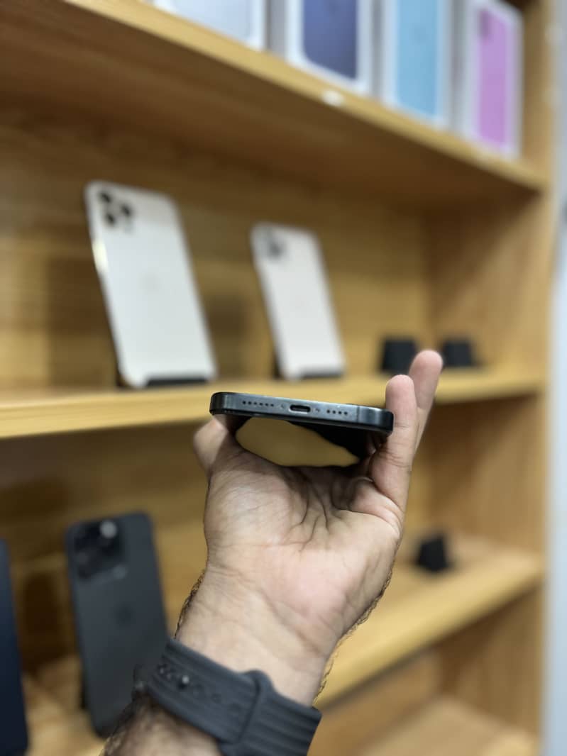 Apple iPhone 15 Pro Max 5