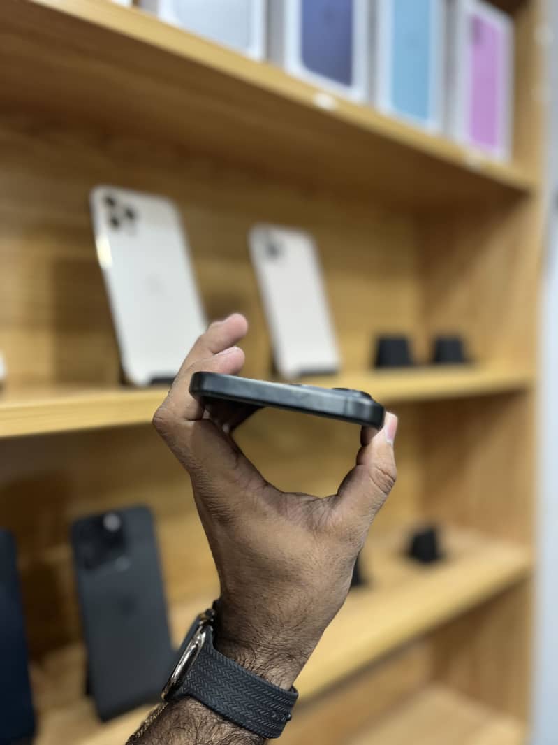 Apple iPhone 15 Pro Max 8