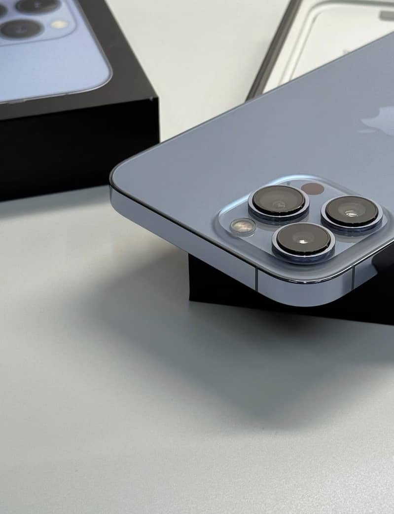 Apple iPhone 13 Pro Max 2