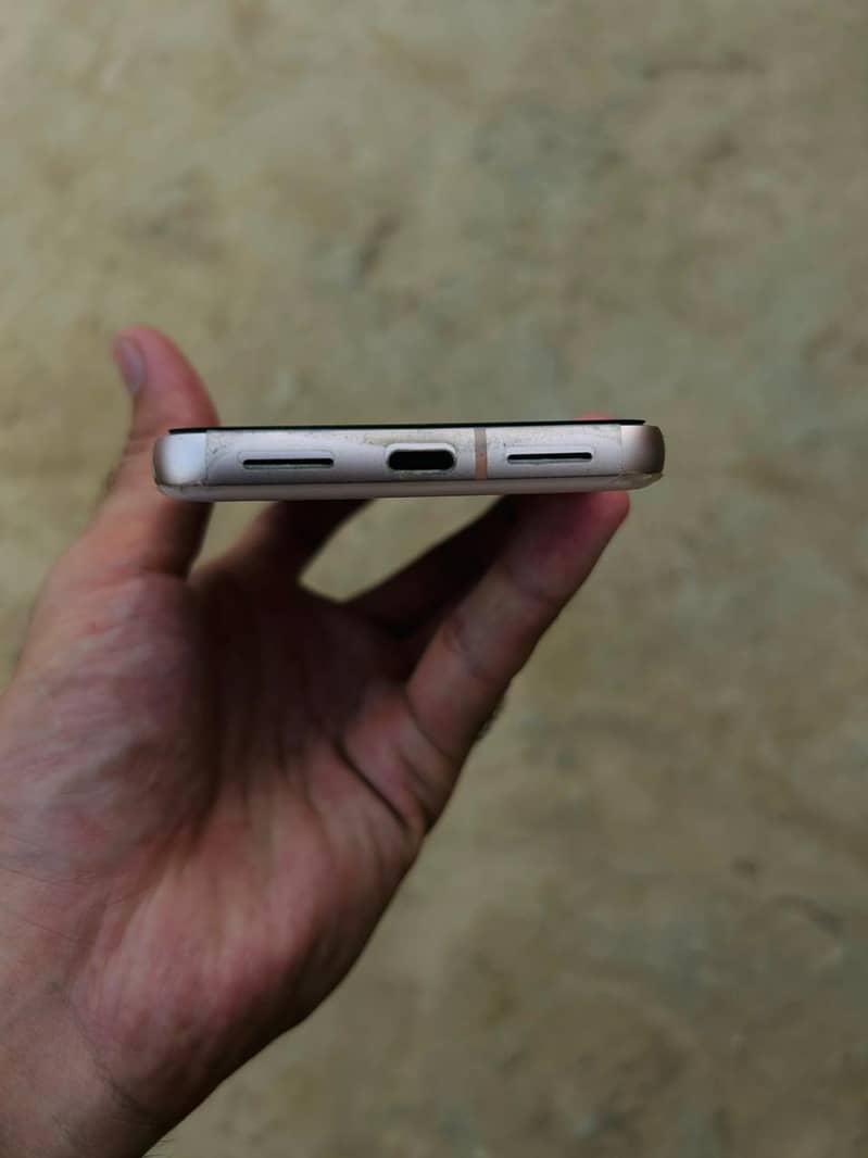 Google Pixel 8 4