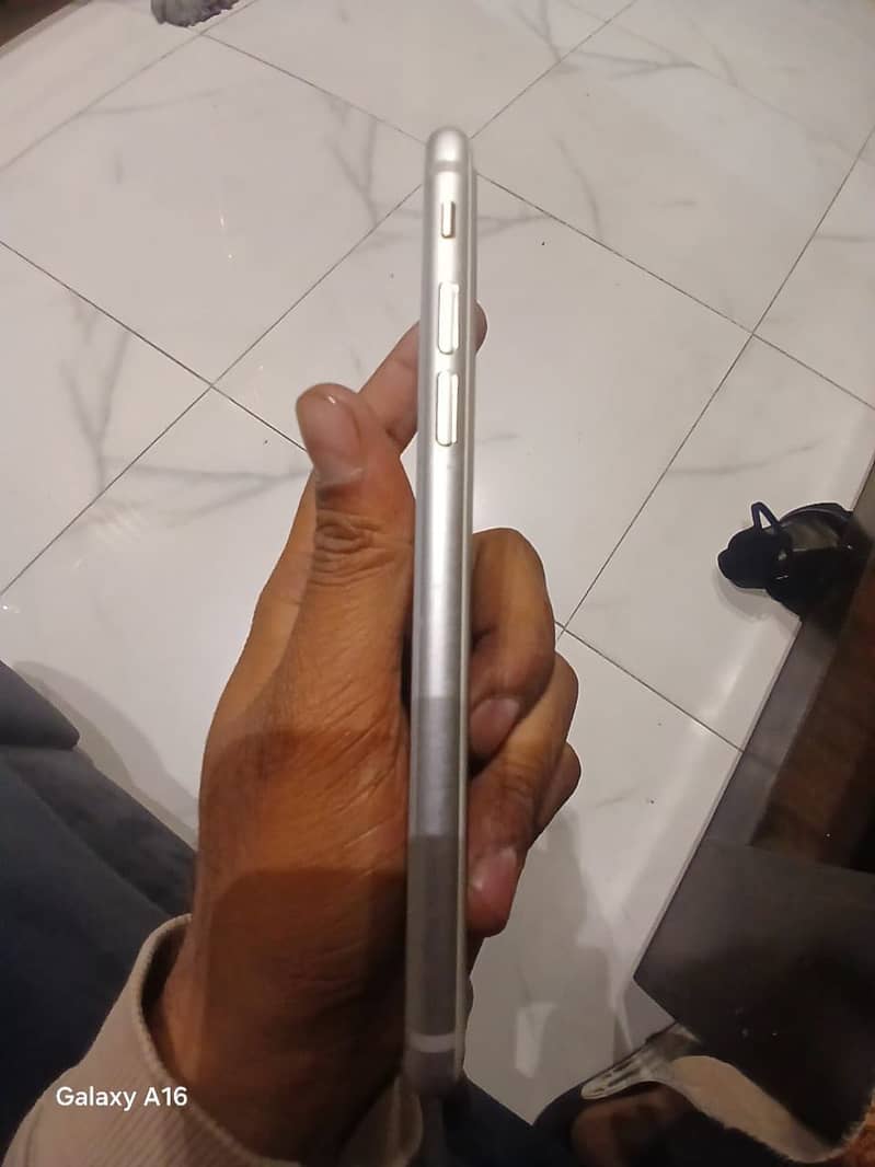Apple iPhone 8 0