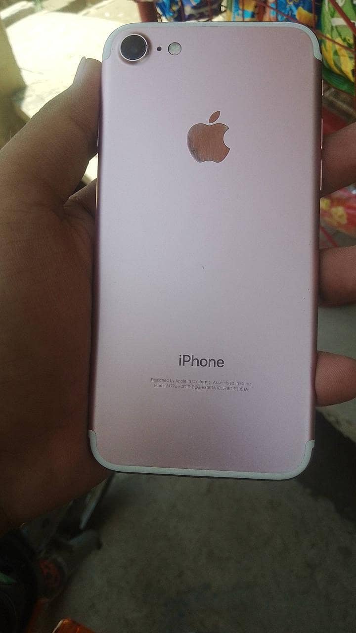 Apple iPhone 7 2