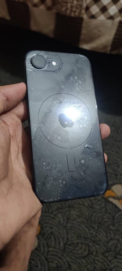 Apple iPhone 16e 134 charging count