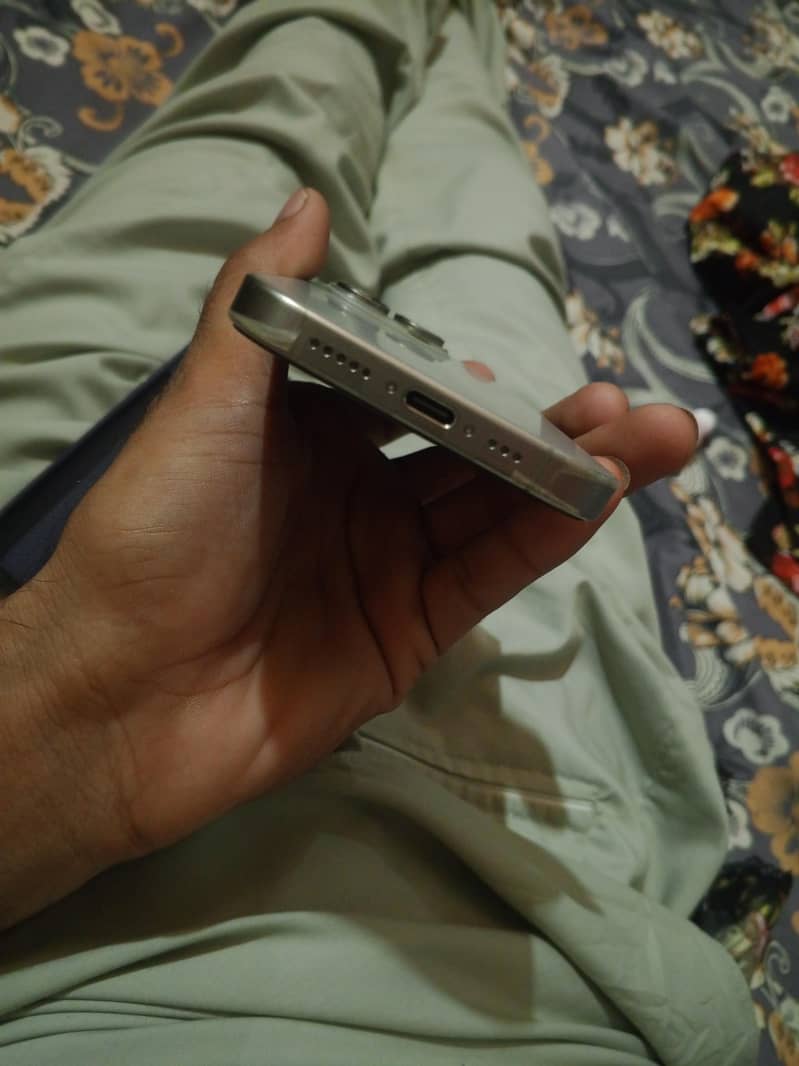 Apple iPhone 15 Pro 1