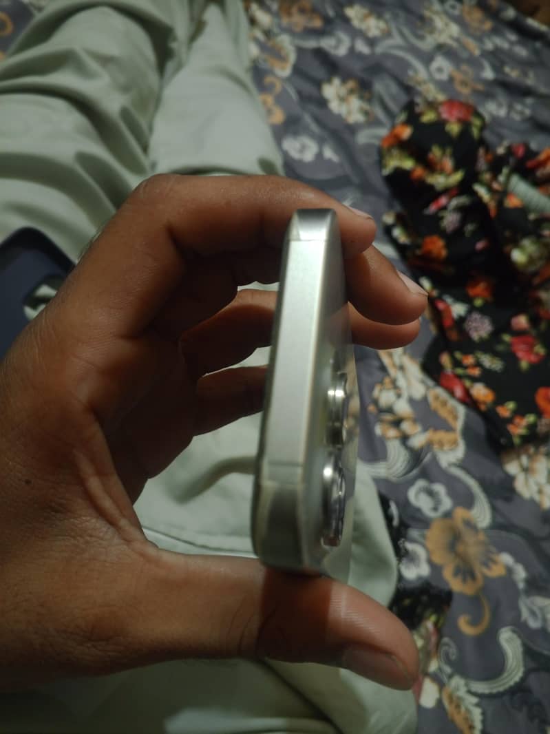 Apple iPhone 15 Pro 2