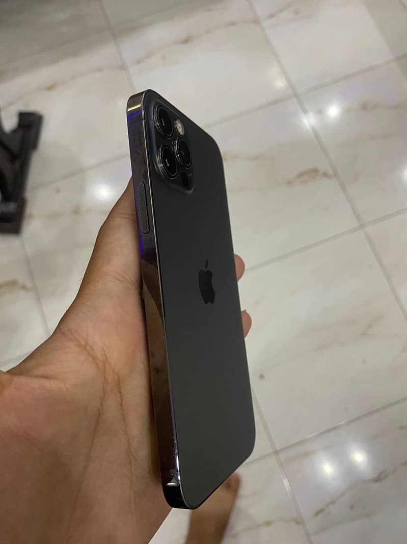 Apple iPhone 12 Pro 1