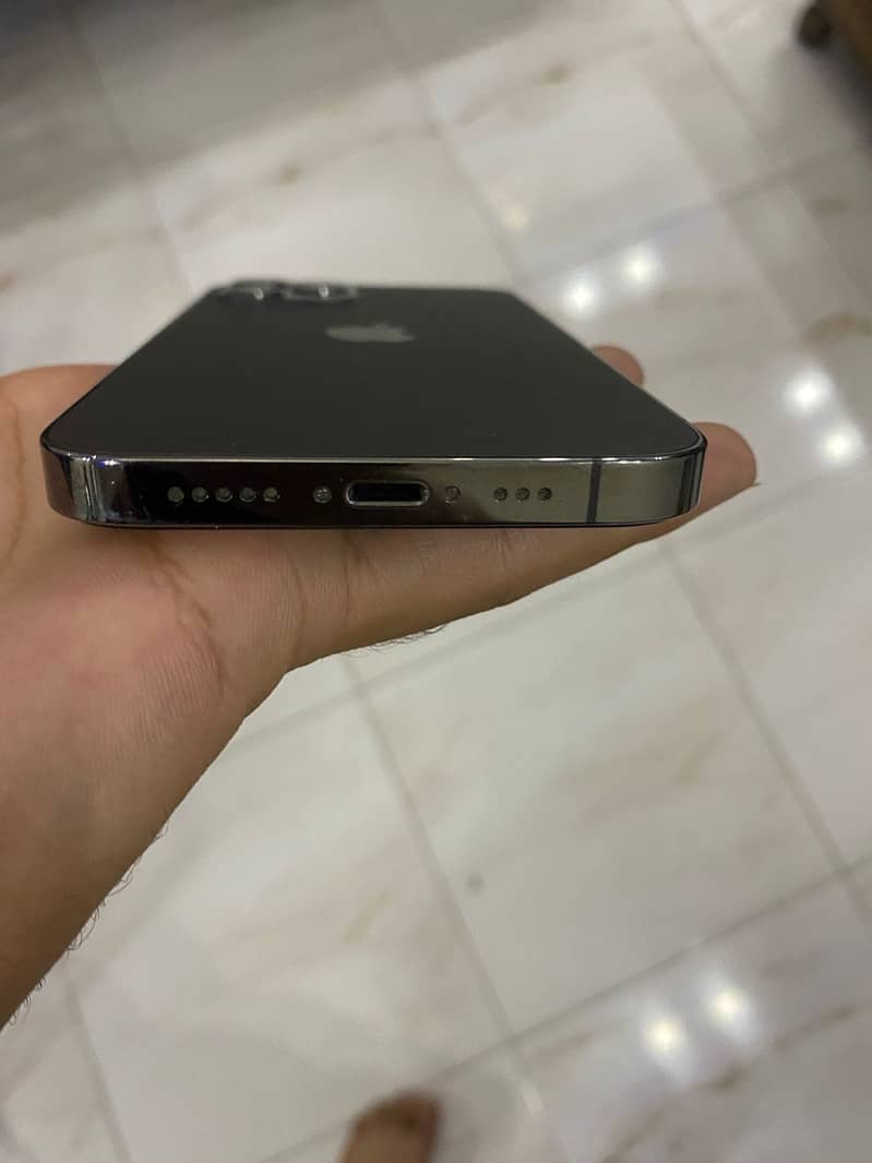Apple iPhone 12 Pro 3