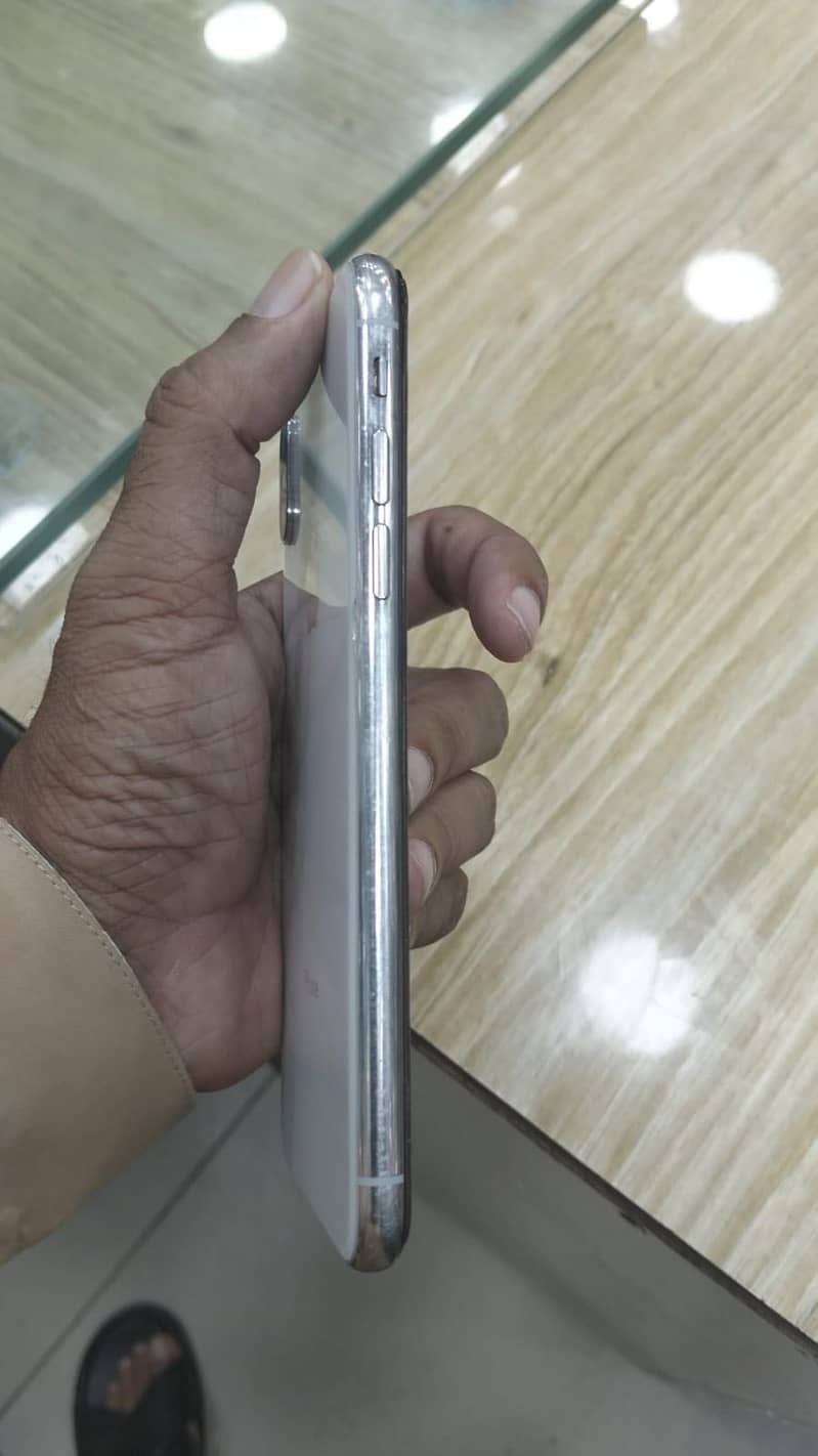 Apple iPhone X 3