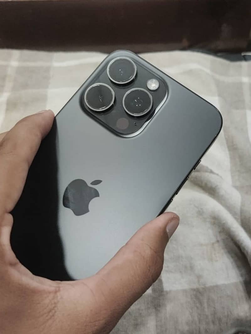 Apple iPhone 15 Pro Max 2
