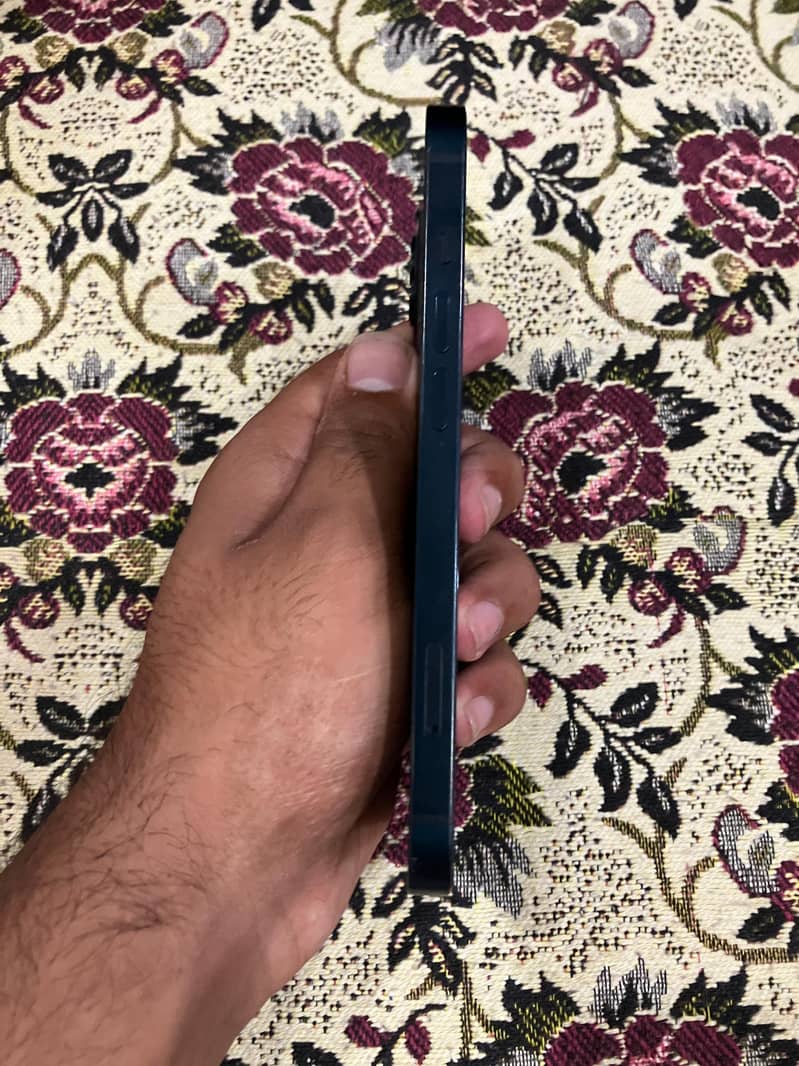 Apple iPhone 13 3