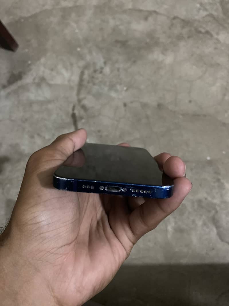 Apple iPhone 12 4