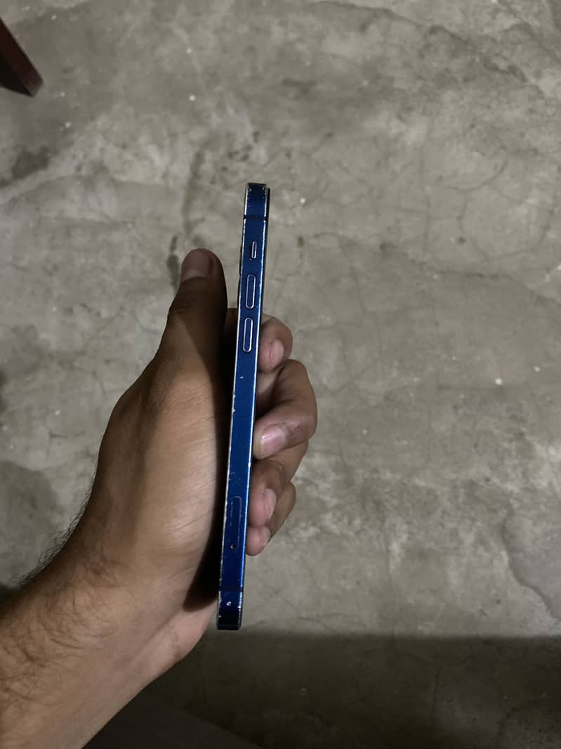 Apple iPhone 12 6