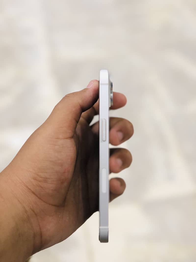 Apple iPhone 13 5