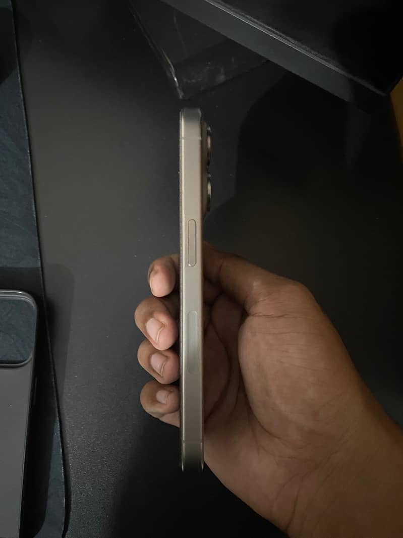 Apple iPhone 15 Pro 2