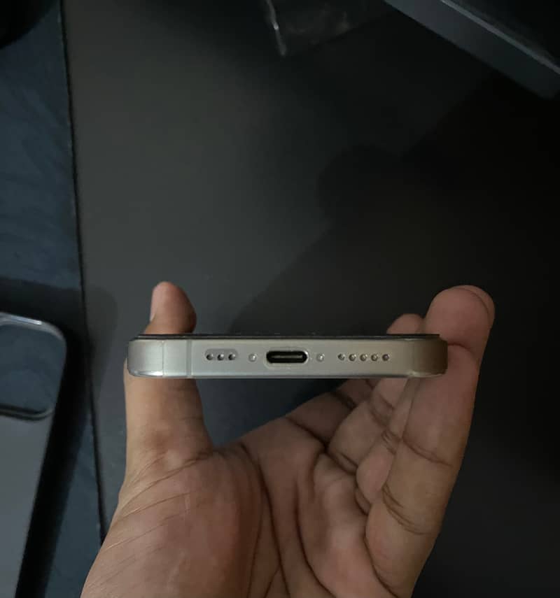 Apple iPhone 15 Pro 3