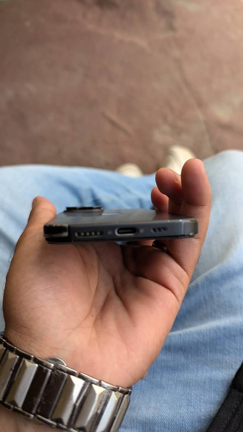 Apple iPhone 15 5