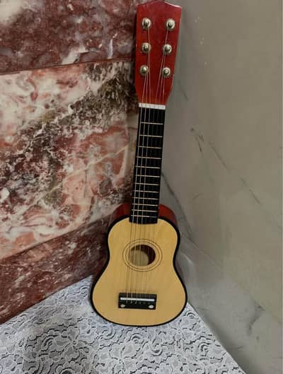 guitar in small size best sound 10/10 condition antique guitar antique