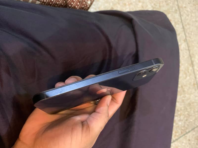 Apple iPhone 12 6