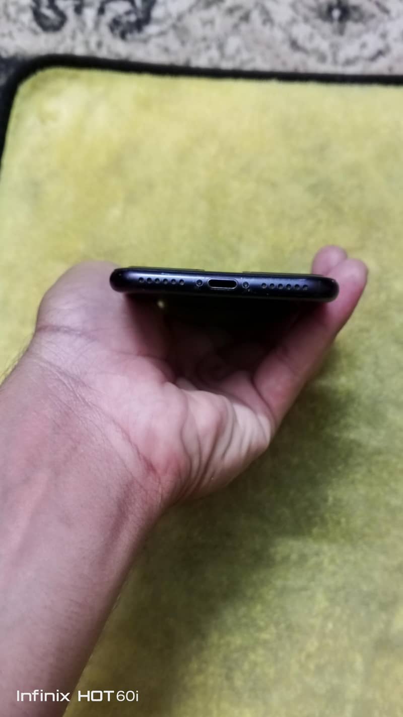 Apple iPhone 7 7