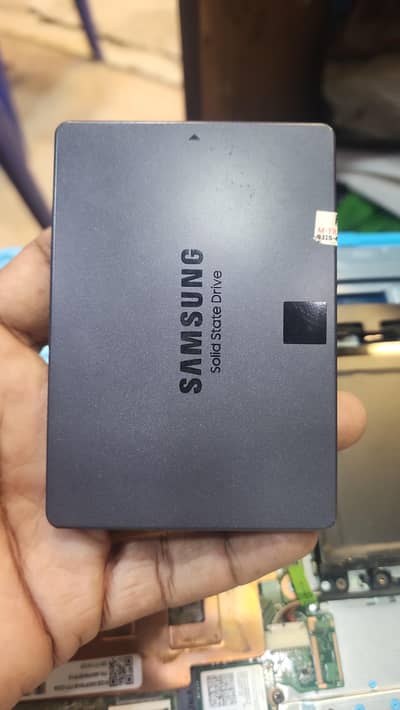Samsung 1 tb ssd  2.5 inches