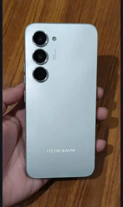 Tecno Spark 40 Pro
