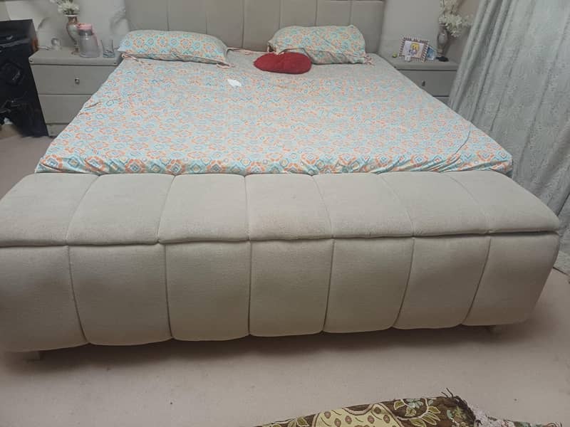 King size bed 1