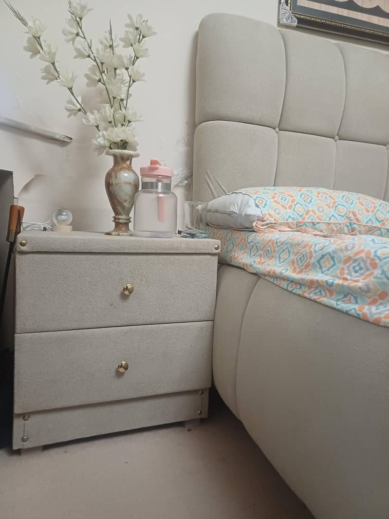 King size bed 3