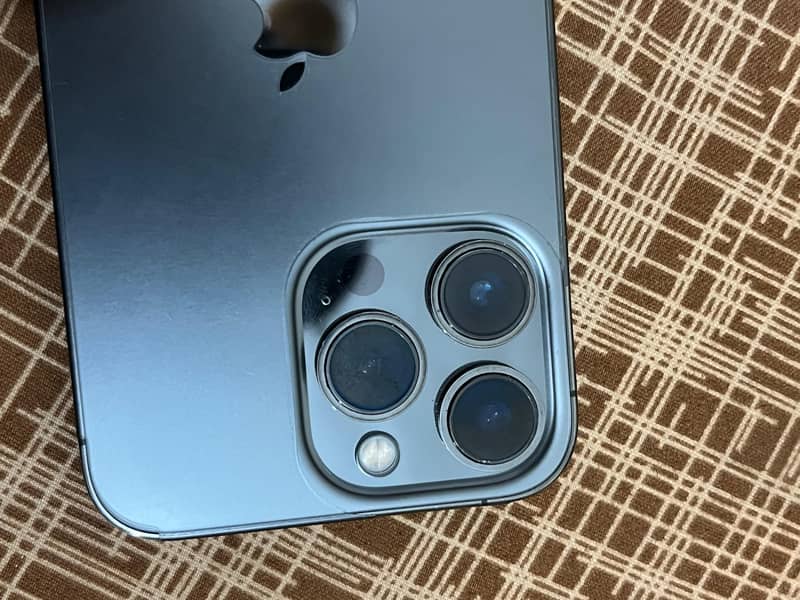 Apple iPhone 13 Pro 1
