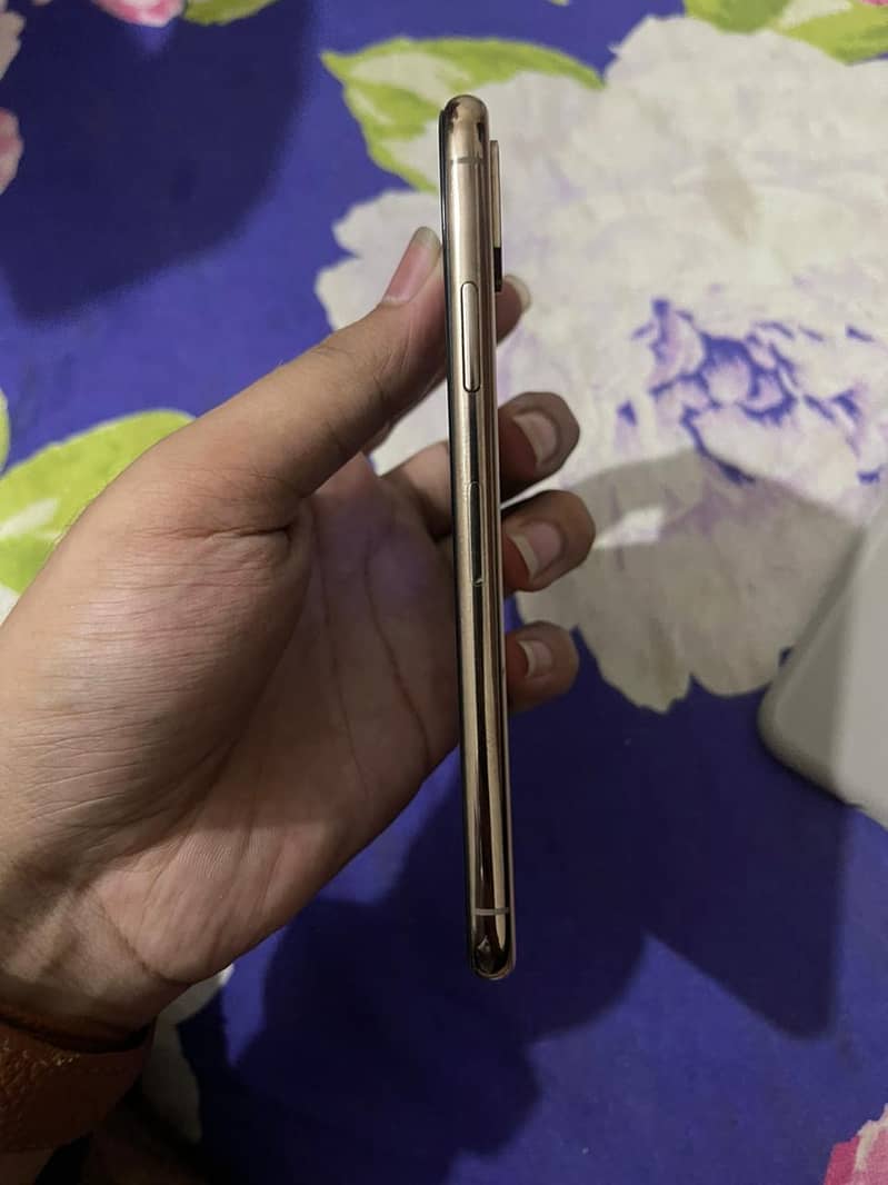 Apple iPhone XS 3
