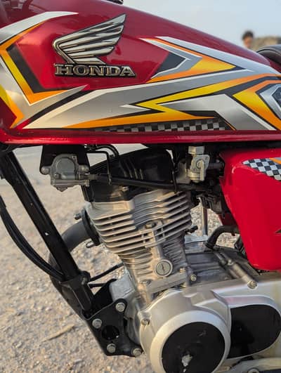 HONDA 125 RED COLOR