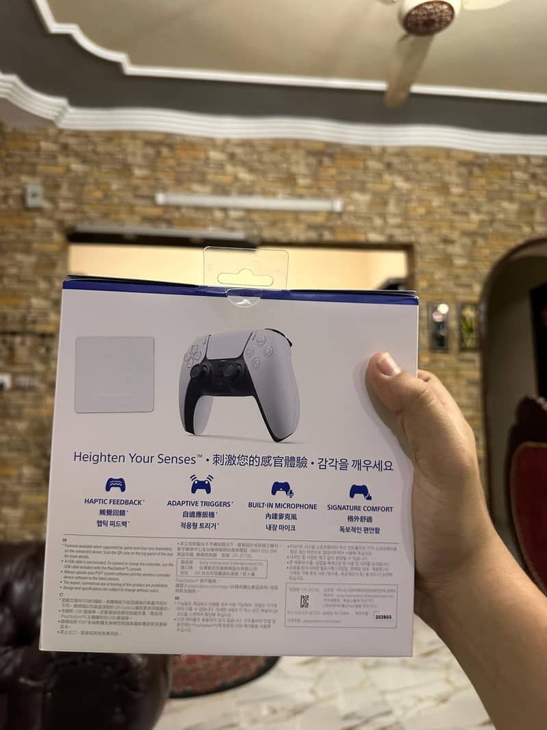 Ps5 slim disc with 2 controllers 17