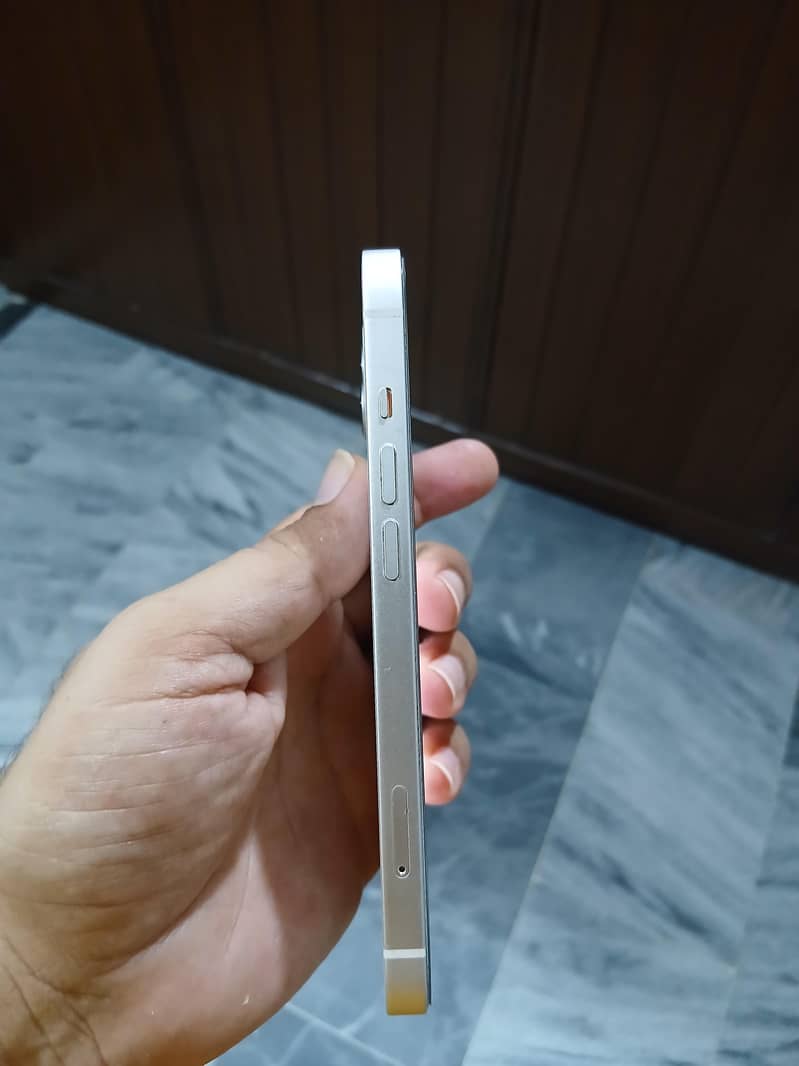 Apple iPhone 13 2