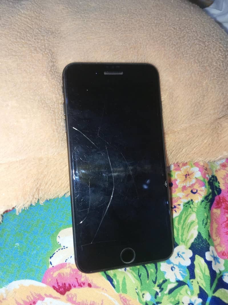 Apple iPhone 8 Plus 1