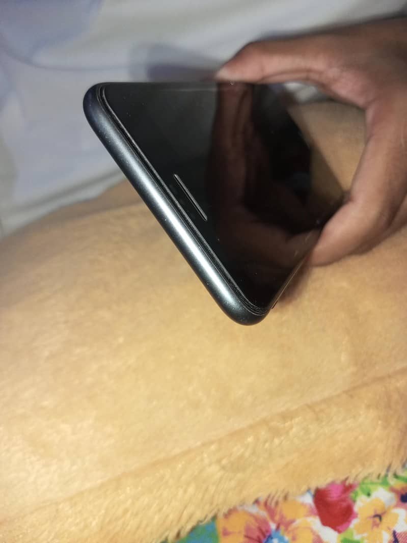 Apple iPhone 8 Plus 3