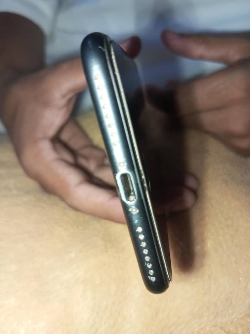 Apple iPhone 8 Plus 4