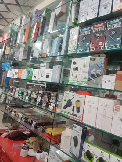 salesman required for mobile shop fresh person can also apply