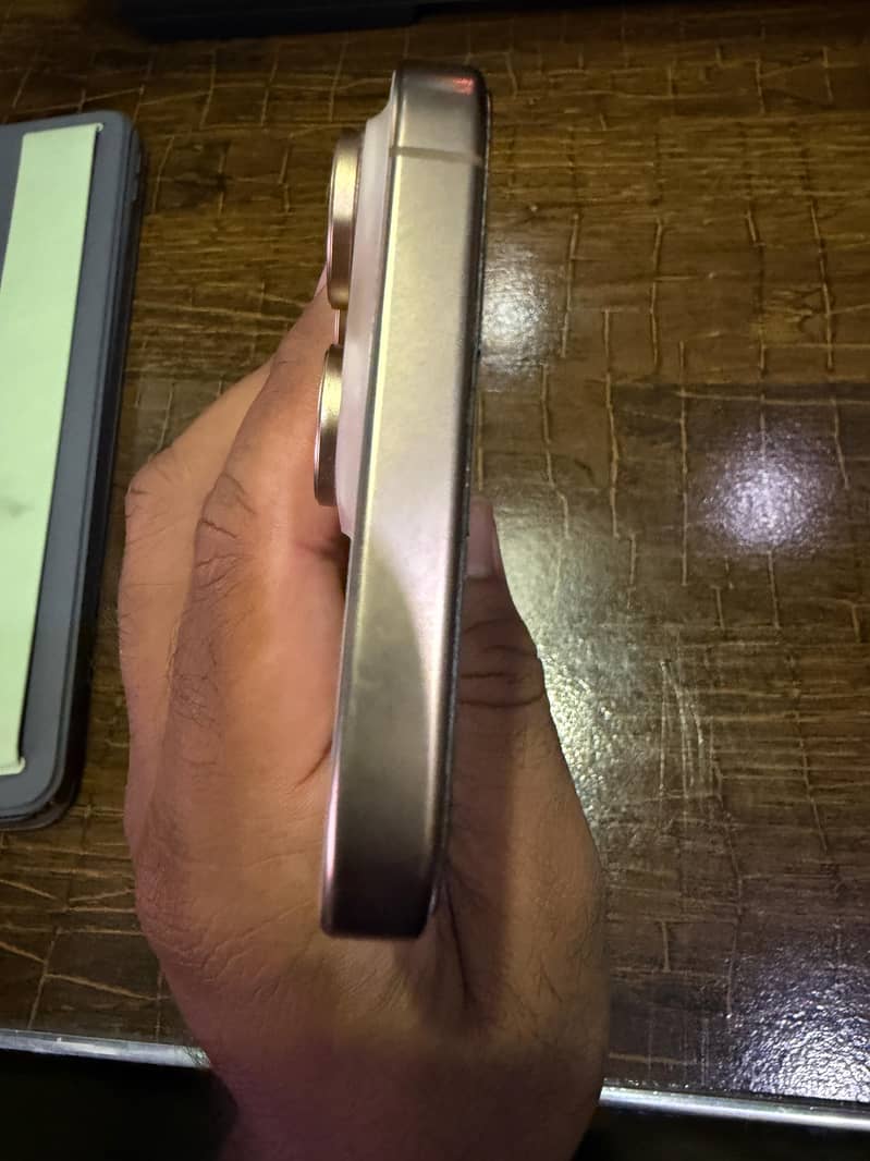 Apple Iphone 16 Pro Max 5