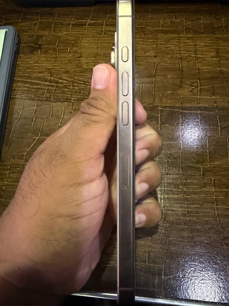 Apple Iphone 16 Pro Max 7