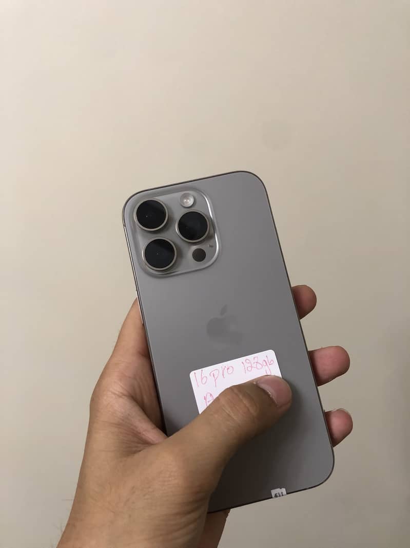 Apple iPhone 16 Pro 0