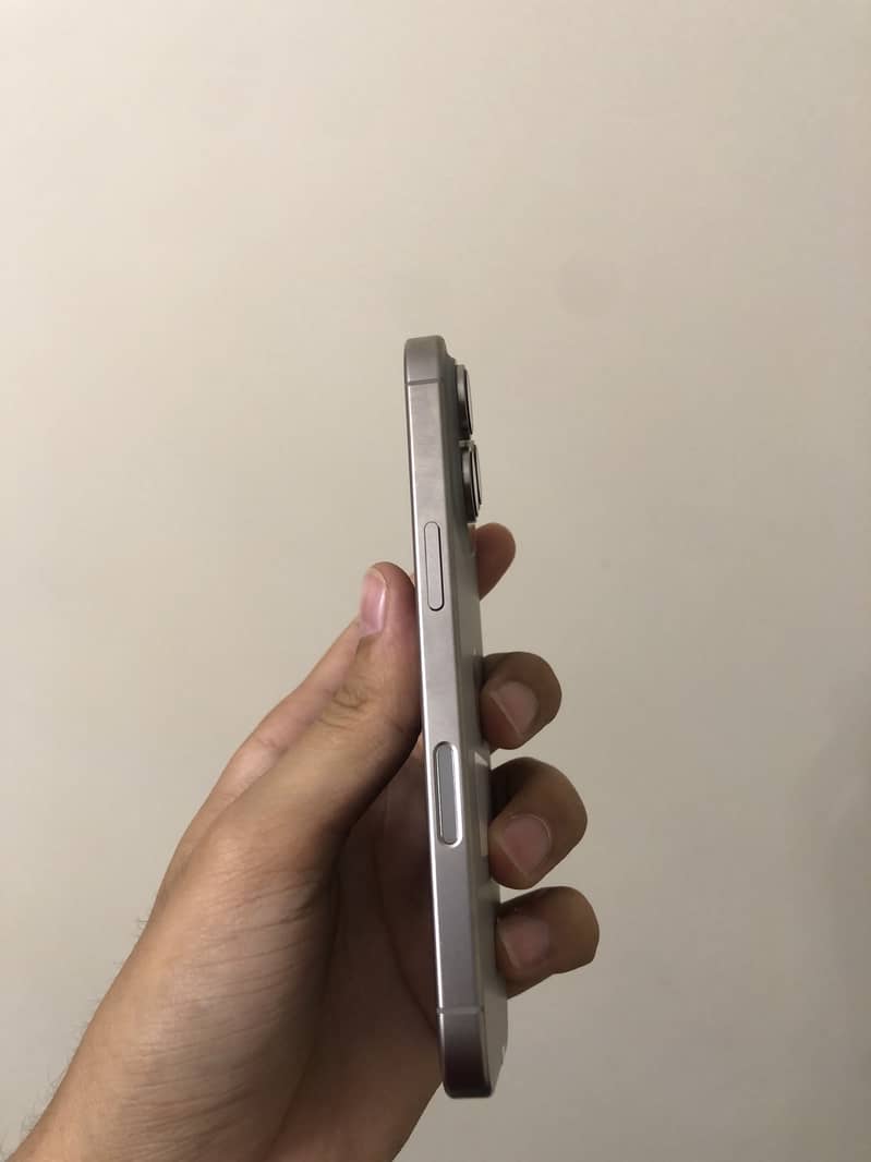 Apple iPhone 16 Pro 2