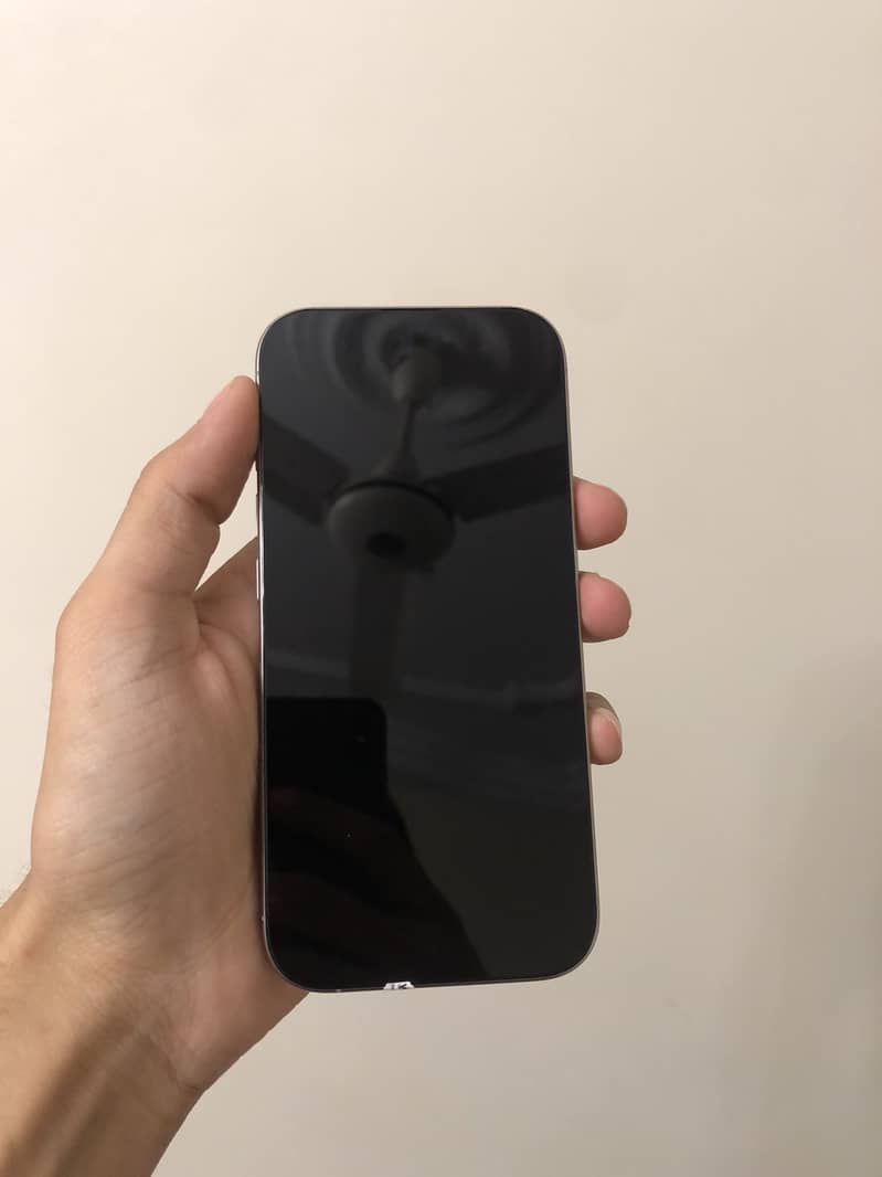 Apple iPhone 16 Pro 3