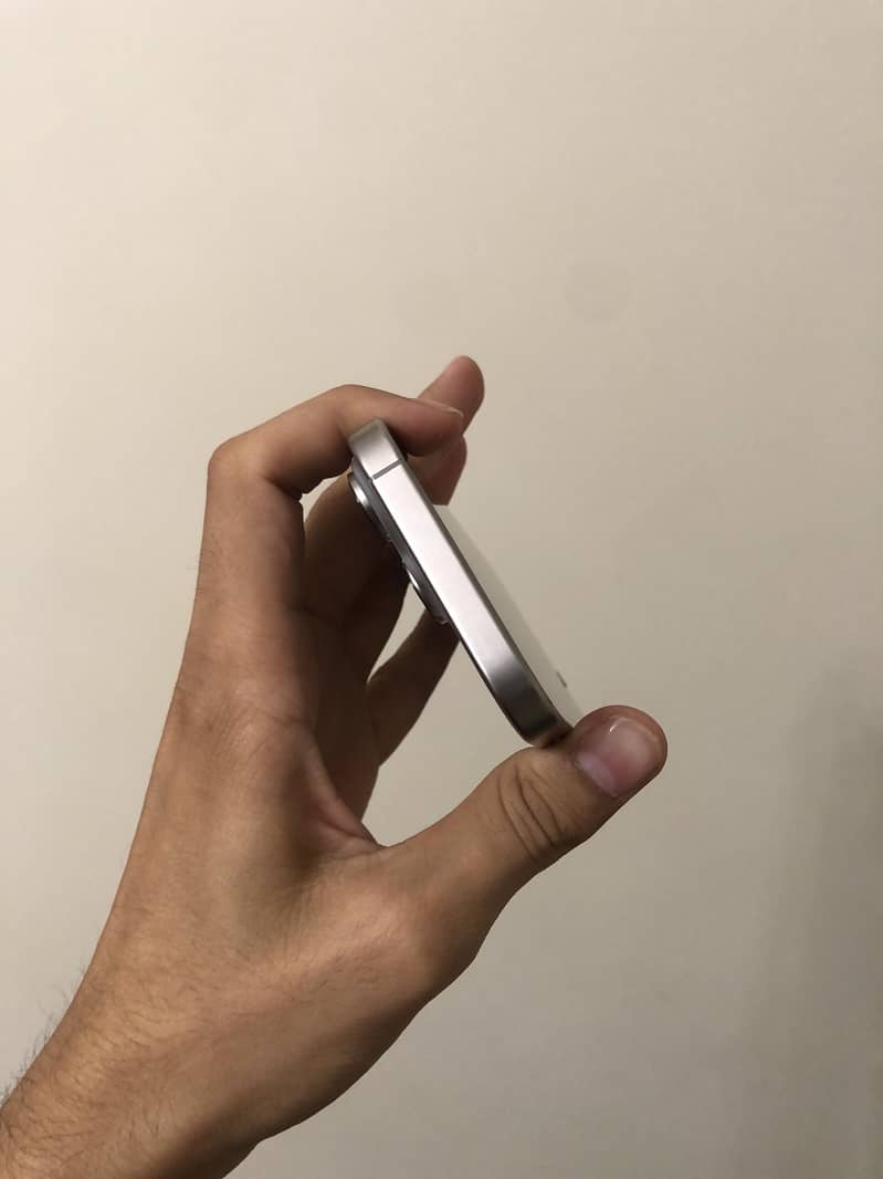 Apple iPhone 16 Pro 4