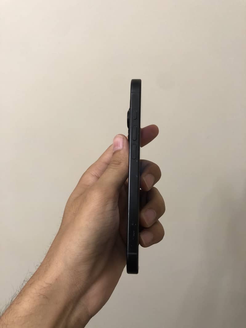 Apple iPhone 16 Pro 7
